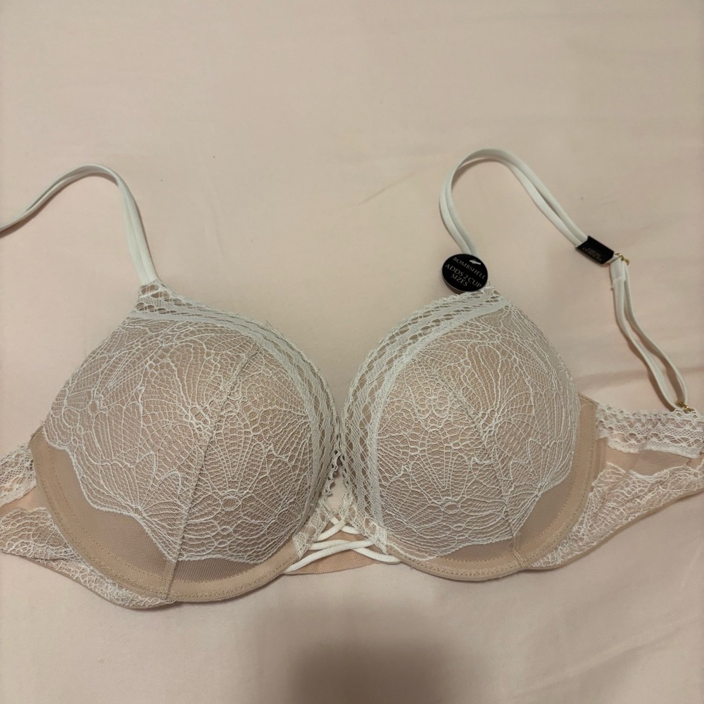 NWT Victoria’s Secret Bombshell Lace Push-Up Bra in Nude and White